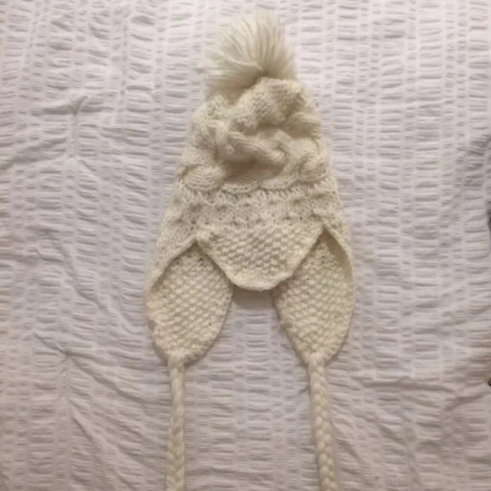 Forever 21 White Knit Pom Tassel Hat